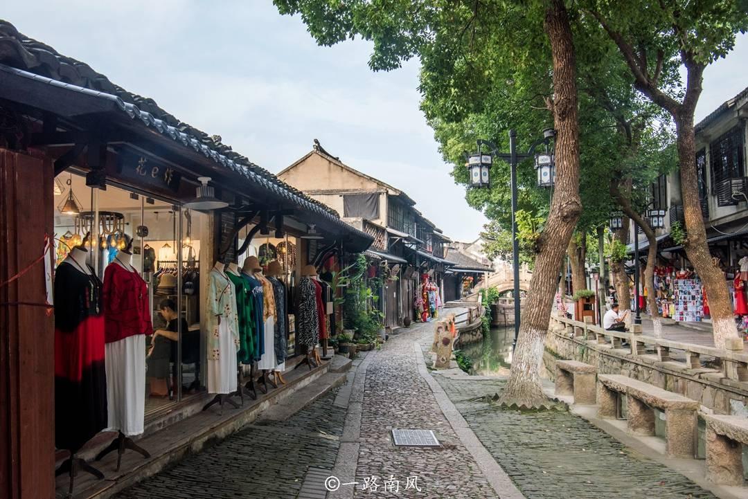 逃出诡异古宅